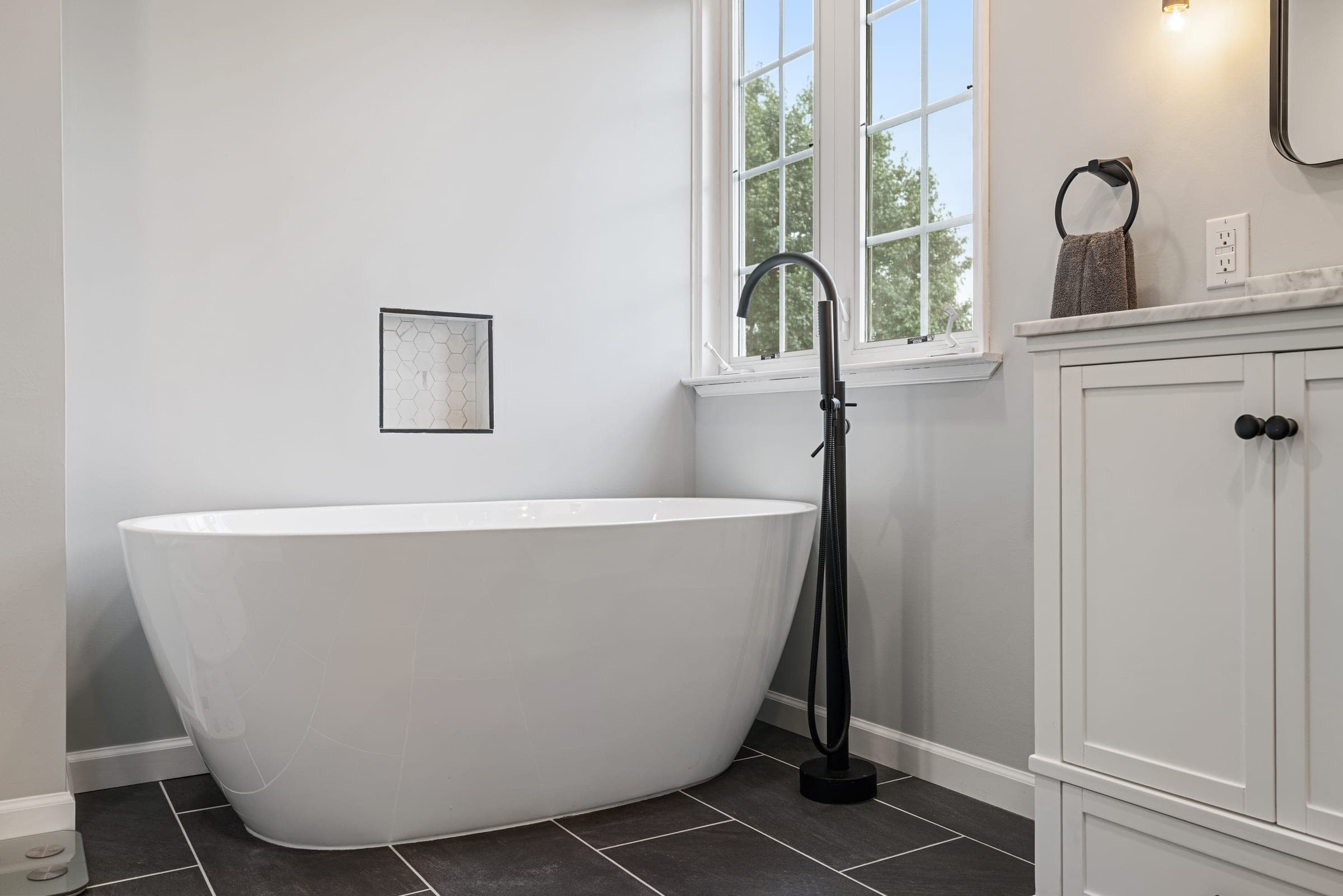 Majestic Drive Primary Bath detail 3