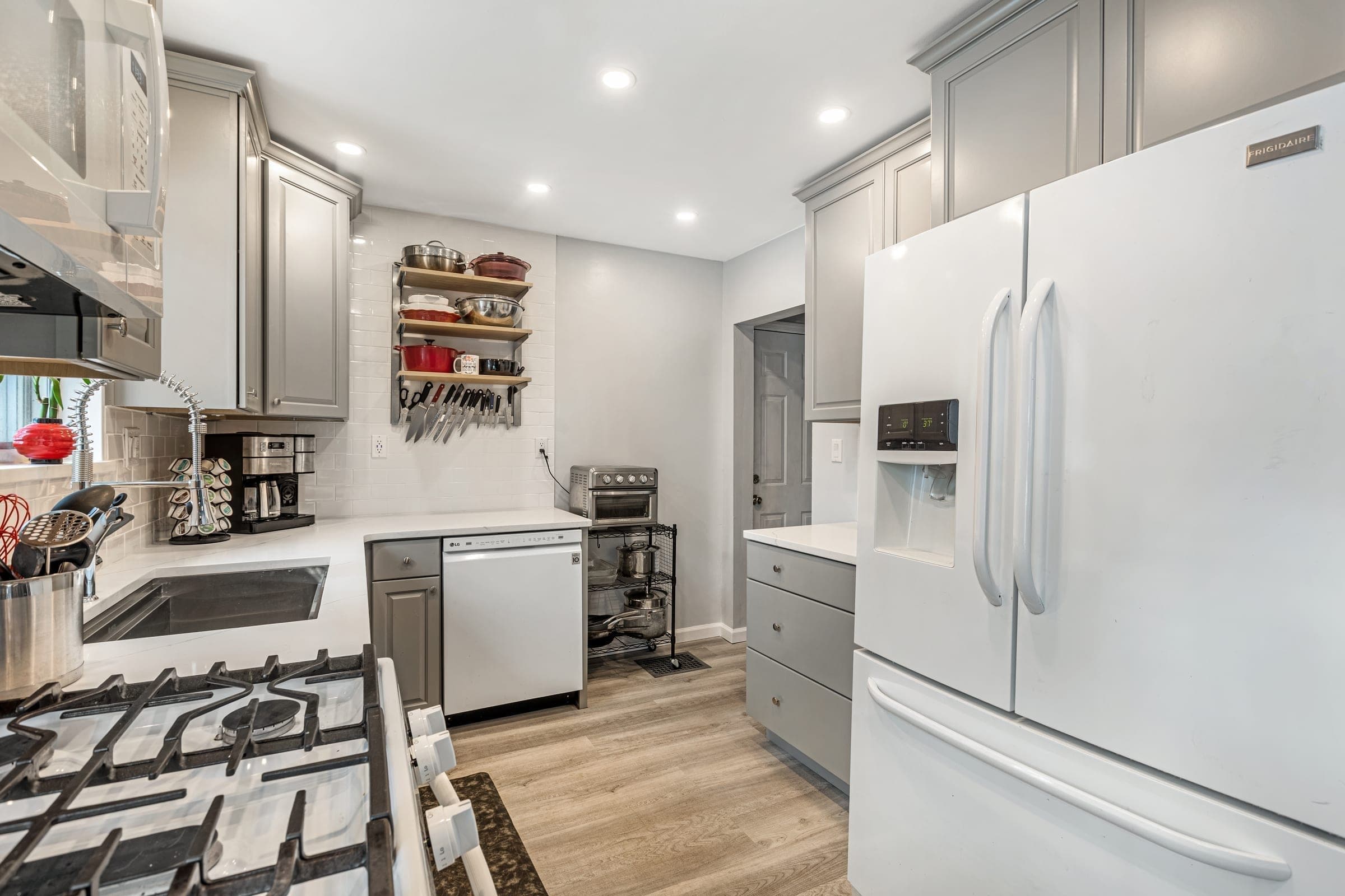 Sherwood Drive Kitchen detail 1