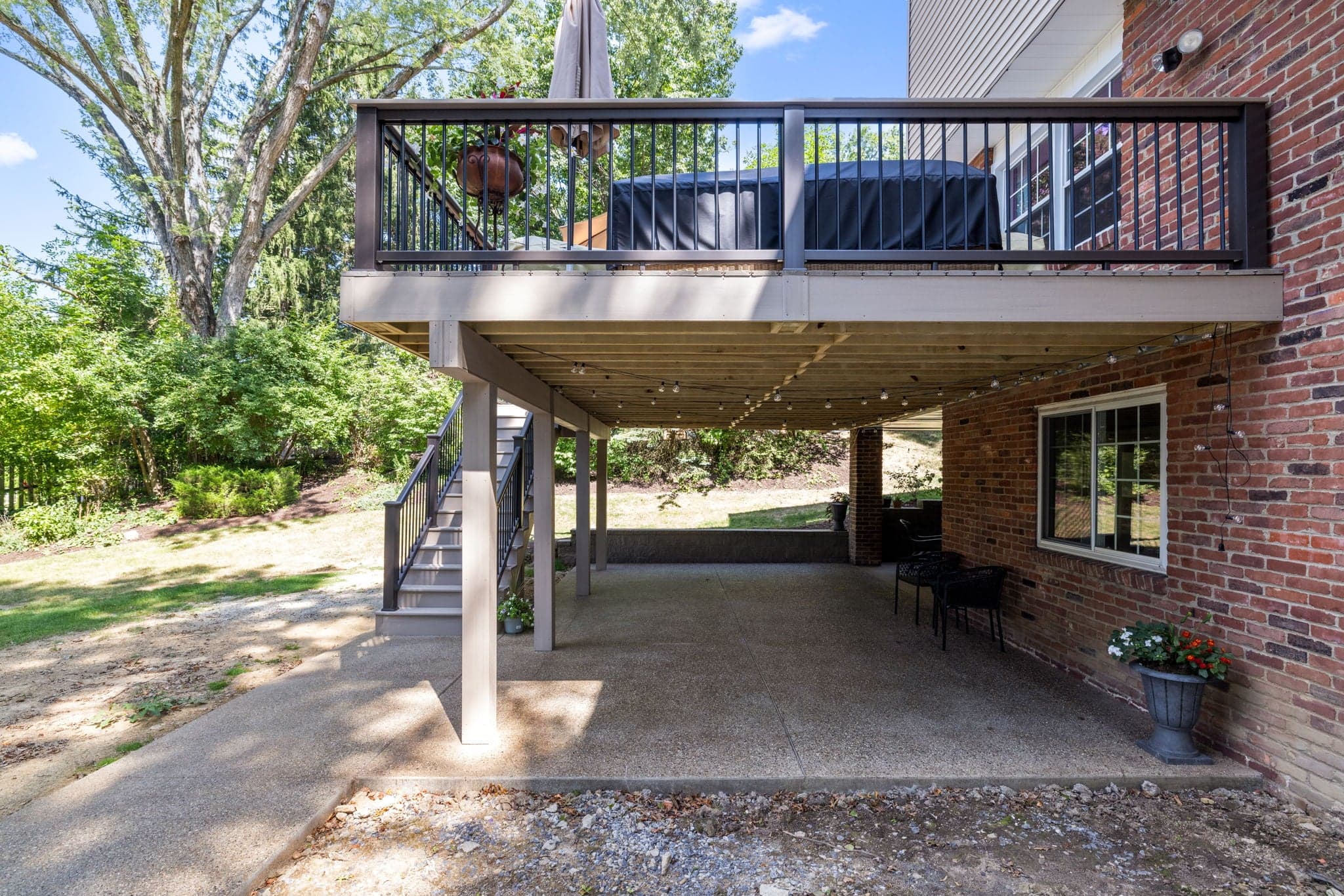 Upper Saint Clair Kitchen + Deck/Patio detail 9