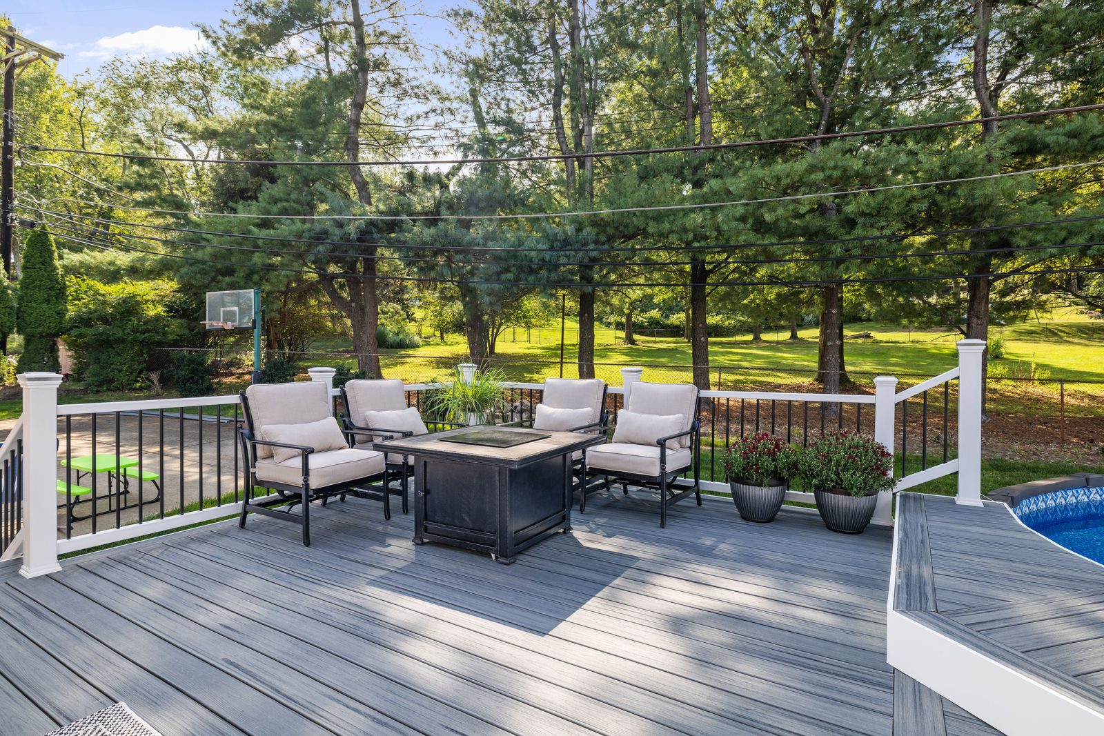 Composite deck seating area Pittsburgh