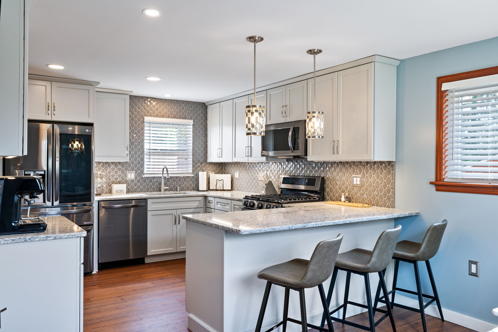 White cabinet kitchen with breakfast bar install