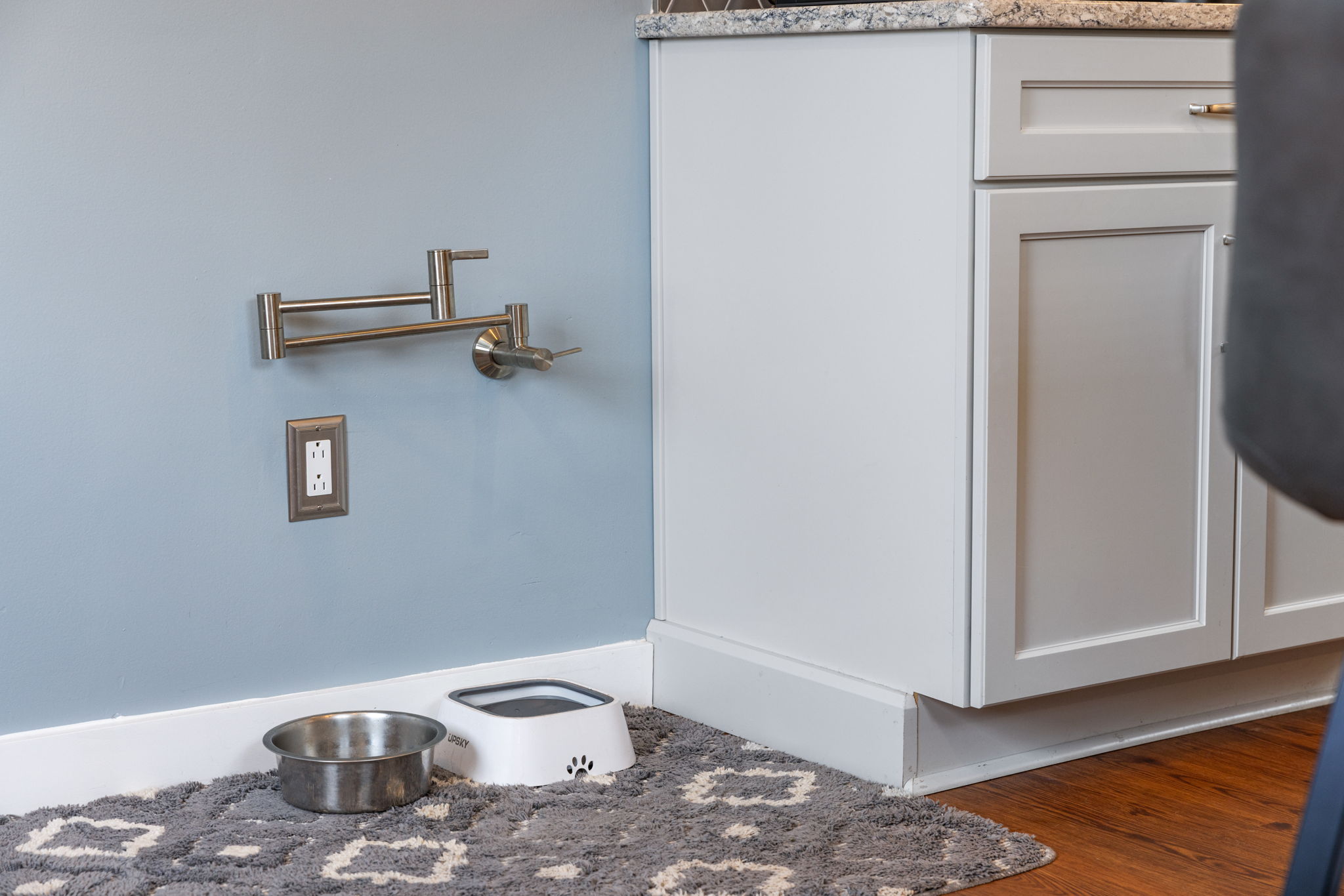 White kitchen cabinets with modern hardware