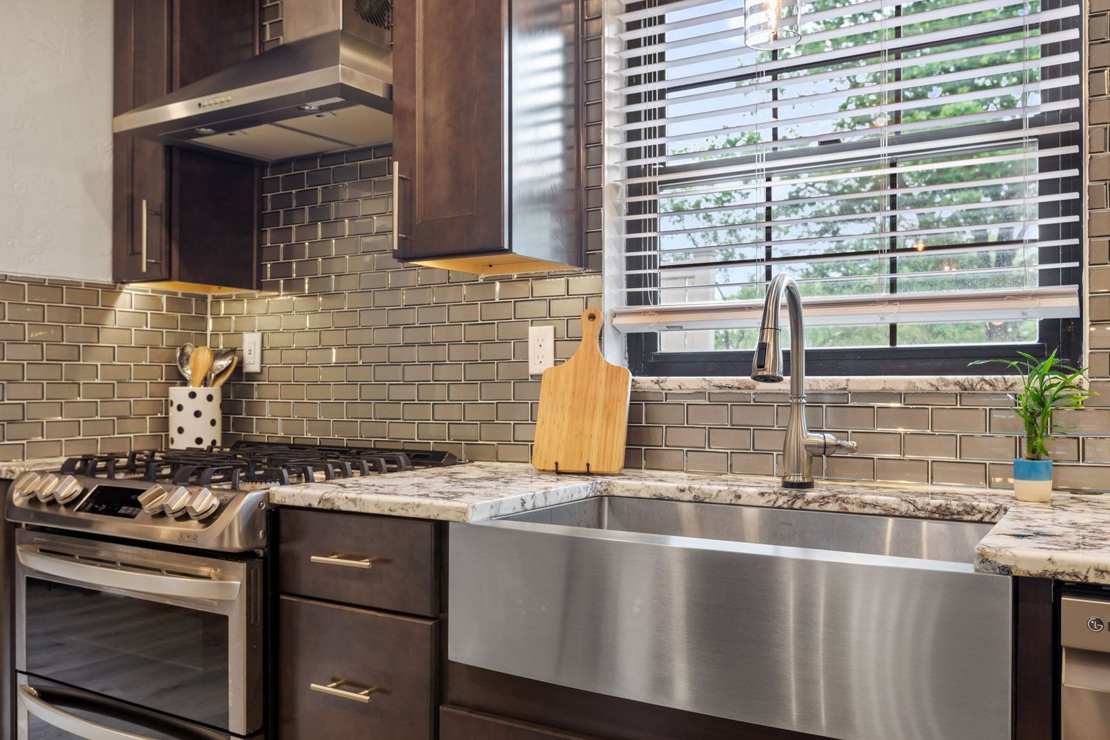 Modern kitchen countertop installation