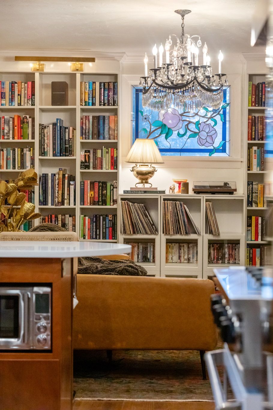 Kitchen faucet with farmhouse sink